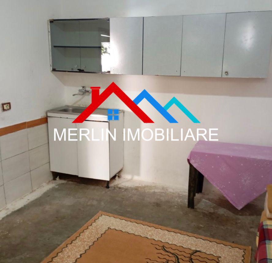 Tirane, jepet me qera apartament 1+1 Kati 0, 65 m² 180 € (HYSEN XHURA,PORCELAN)