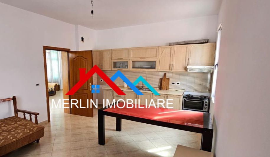 Tirane, jepet me qera apartament 2+1 Kati 3, 119 m² 650 € (Rruga e Kavajes)