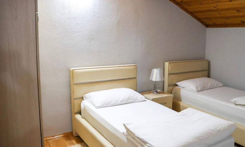 Tirane, jepet me qera apartament 2 Katshe Kati 2, 100 m² 550 € (Rruga Ferit xhajko , prane ish restorant durrsi)