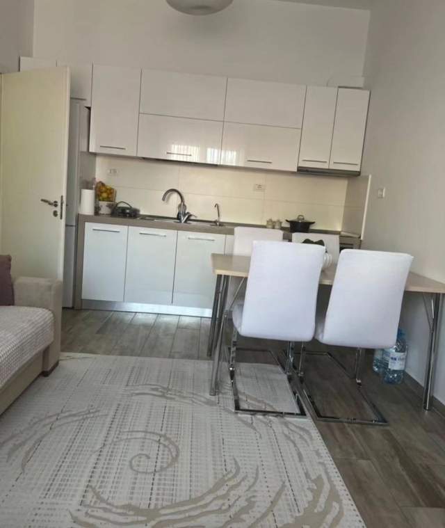 Tirane, jepet me qera apartament 2+1 Kati 4, 90 m² 700 Euro (prane shkolles Emin Duraku)