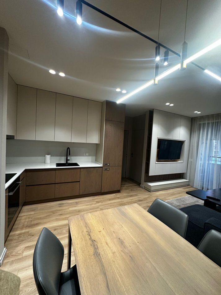 Tirane, jepet me qera apartament 2+1+Ballkon Kati 2, 81 m² 700 € (Rruga Mergimi)