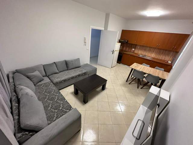 Tirane, jepet me qera apartament 1+1+BLK Kati 5, 60 m² 550 Euro (Komuna Parisit)