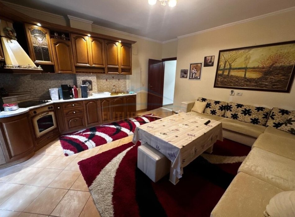 Tirane, shitet apartament 2+1 Kati 2, 86 m² 93.000 € (Fresk)