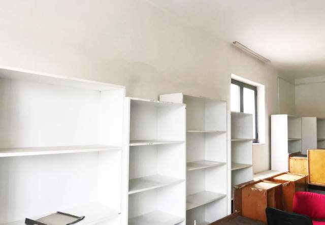 Tirane, shitet magazine 220 m² 240.000 Euro