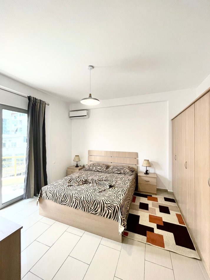 Tirane, jepet me qera 2+1+Ballkon , 600 € 