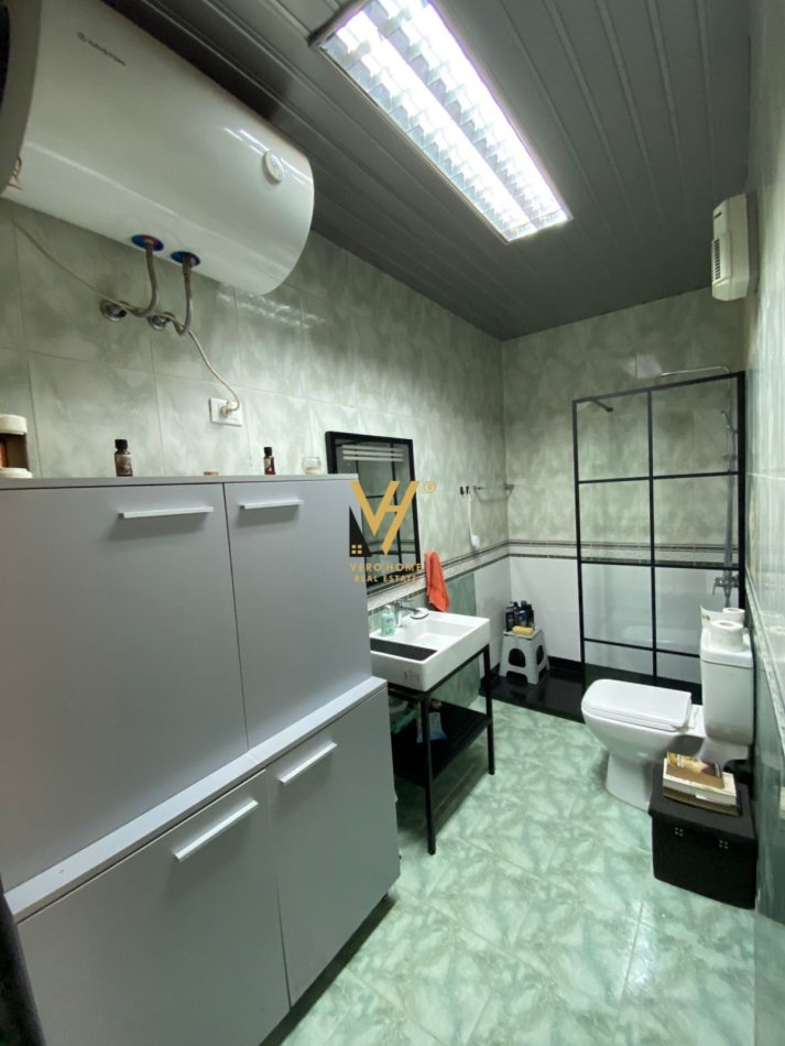 Tirane, jepet me qera apartament 2+1+Ballkon Kati 10, 145 m² 1.500 € (BLLOK)