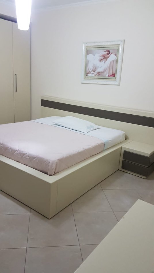 Tirane, jepet me qera apartament 2+1+Aneks+Ballkon Kati 3, 91 m² 600 € (kopshti botanik)