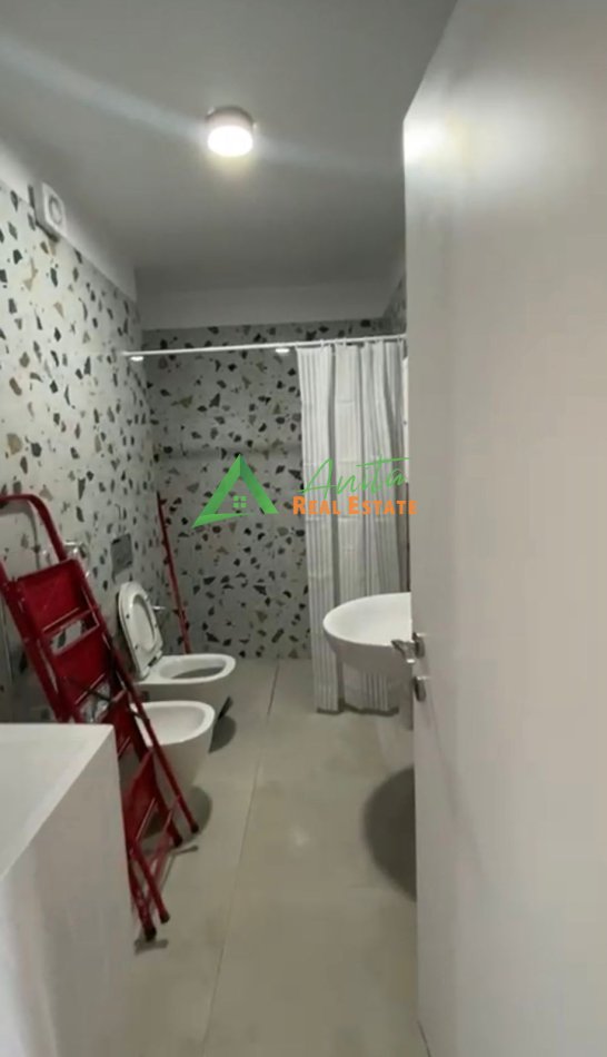 Tirane, jepet me qera apartament 1+1+Ballkon Kati 4, 65 m² (Rruga Kongresi i Manastirit)
