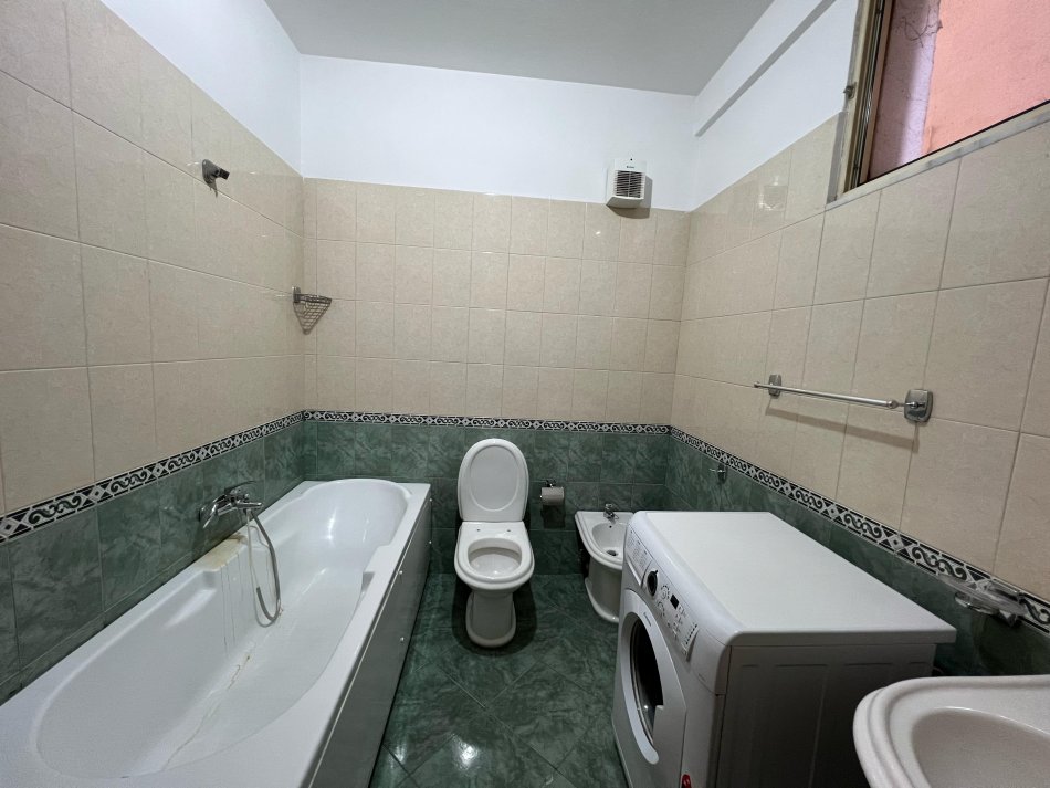 Tirane, shitet apartament 2+1+Ballkon Kati 1, 113 m² 215.000 € (Don Bosko)