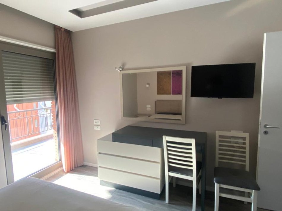 Tirane, shitet apartament 1+1+Ballkon Kati 7, 650 m² (Rruga e kavajes , kompleksi delijorgji)