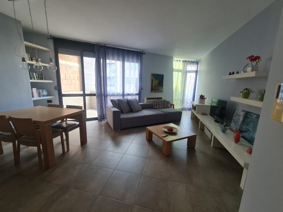 Tirane, jepet me qera apartament 1+1 Kati 7, 66 m² 700 € (Ne Bllok)