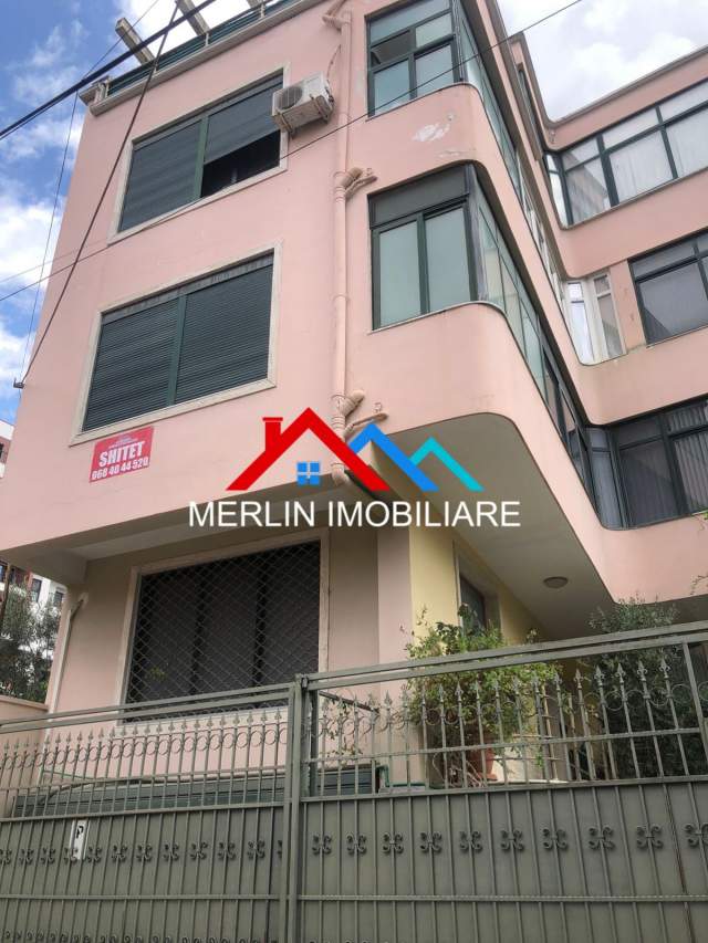 Tirane, Shitet Vile 5  Kateshe , 460 m² ndertim per 850.000 Euro (Rruga e Dibres)