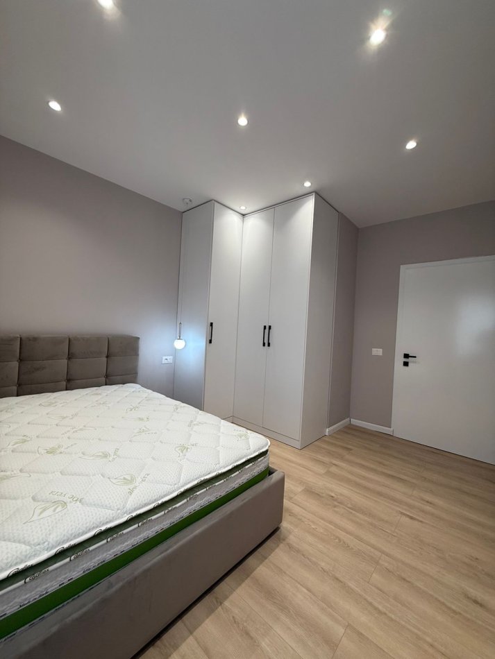 Tirane, jepet me qera apartament 1+1+Ballkon Kati 8, 61 m² 450 € (Bulevardi Migjeni, Yzberisht)