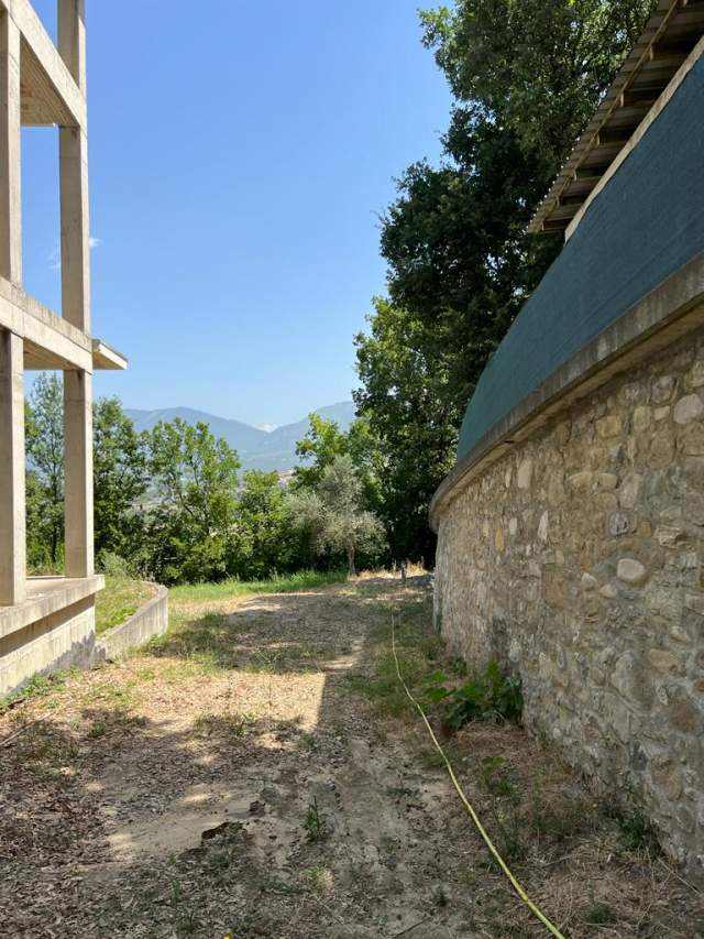 Tirane, shes Vile 1.800 m² 330.000 Euro (Dobresh)