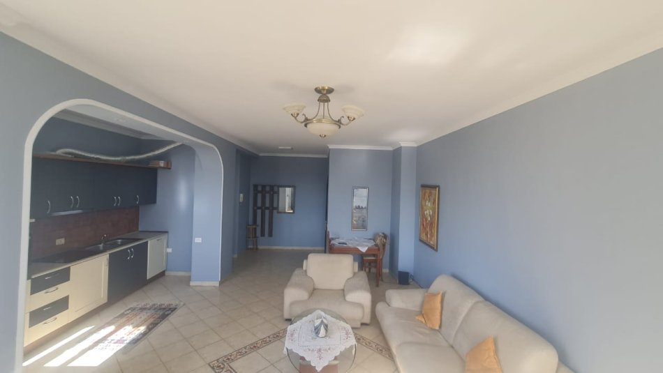 Tirane, jepet me qera apartament 2+1 Kati 10, 106 m² 1.100 € (Qender, Perballe Parlamentit)