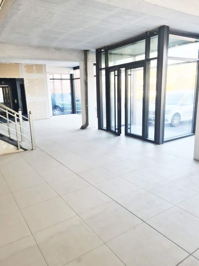 Tirane, shitet ambjent biznesi 1.660 m² 1.660.000 Euro