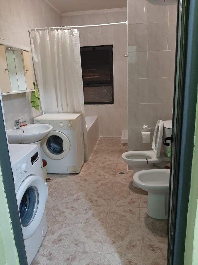 Tirane, jepet me qera apartament 2+1 Kati 7, 100 m² 450 Euro