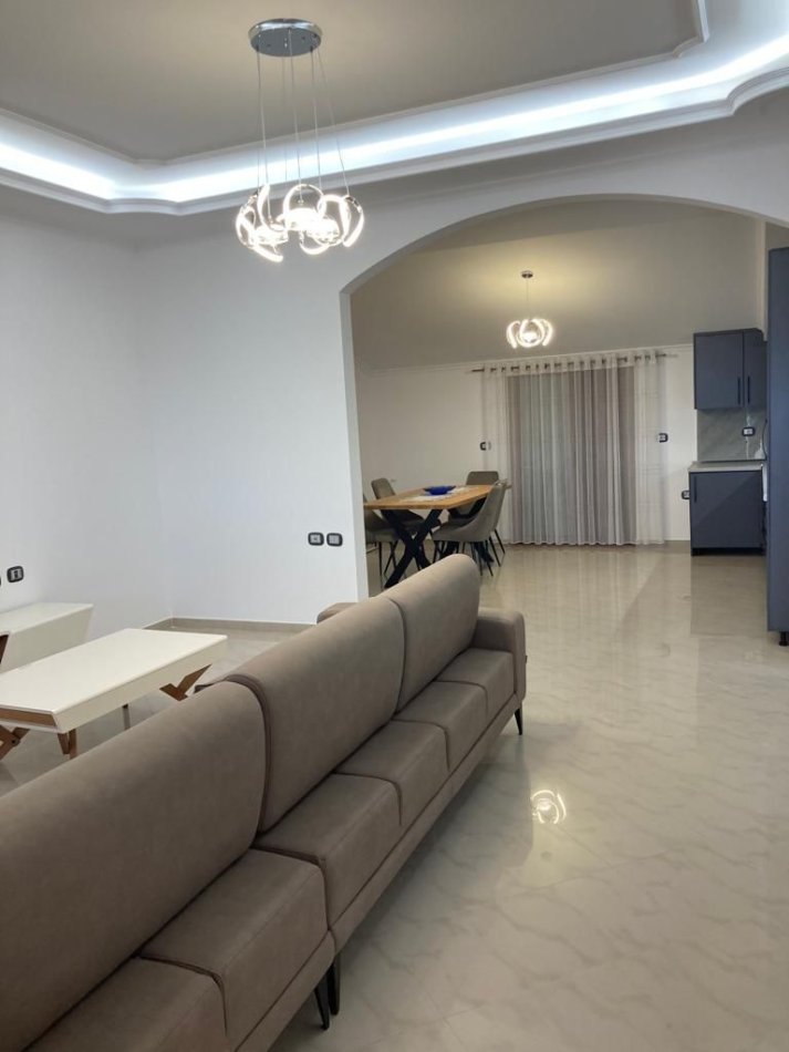 Tirane, jepet me qera apartament 2+1 Kati 3, 120 m² 500 € (MISTO MANE)