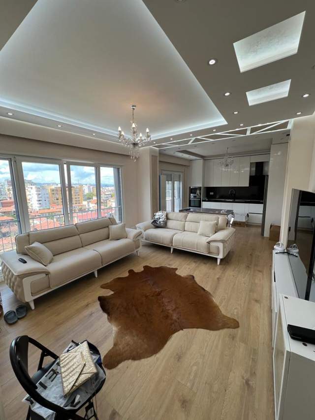 Tirane, jepet me qera apartament 3+1+BLK Kati 4, 118 m² 800 Euro (Selvie)