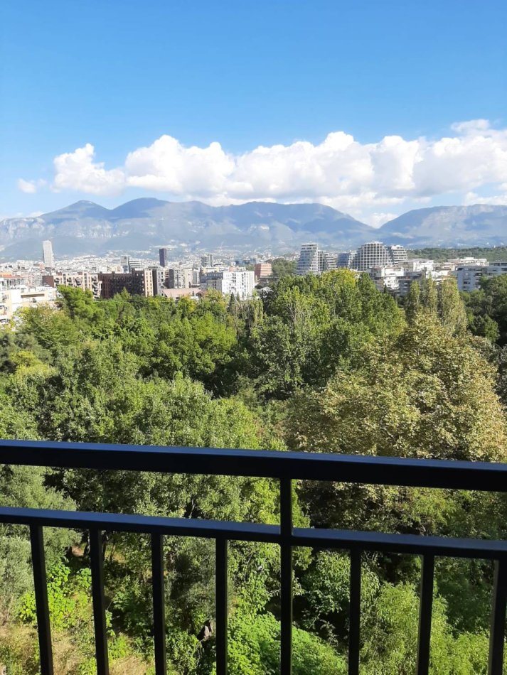 Tirane, jepet me qera apartament 1+1+Aneks+Ballkon Kati 5, 76 m² 650 € (kodra e diellit)