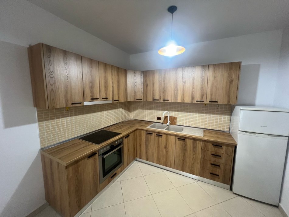 Tirane, jepet me qera apartament 2+1 Kati 2, 90 m² 500 € (Loni ligori)