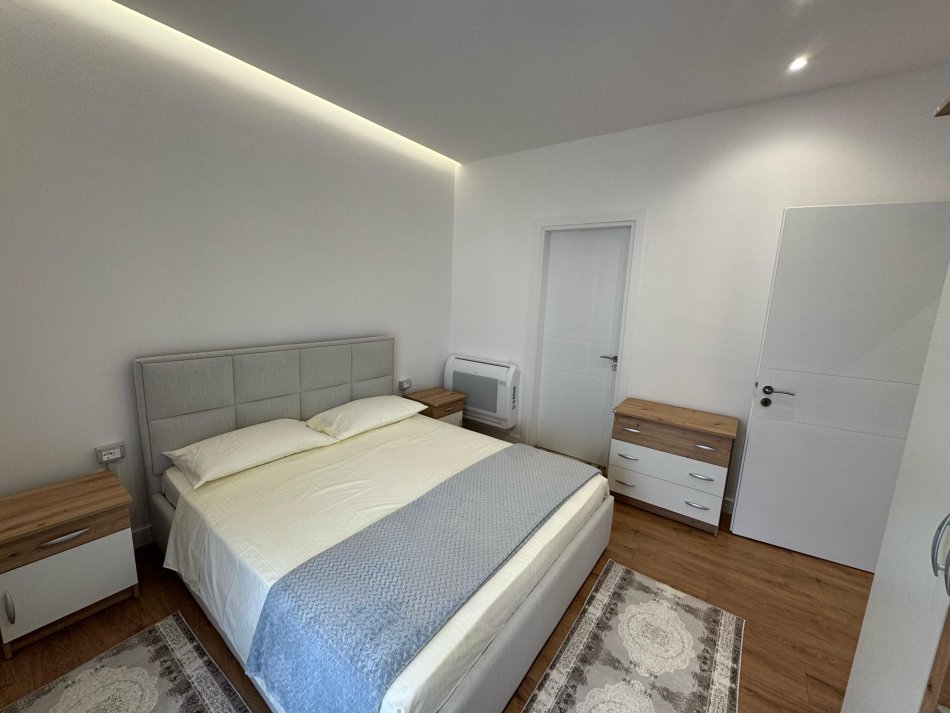 Tirane, jepet me qera apartament 2+1 Kati 7, 95 m² 800 € (rruga 5 maji)