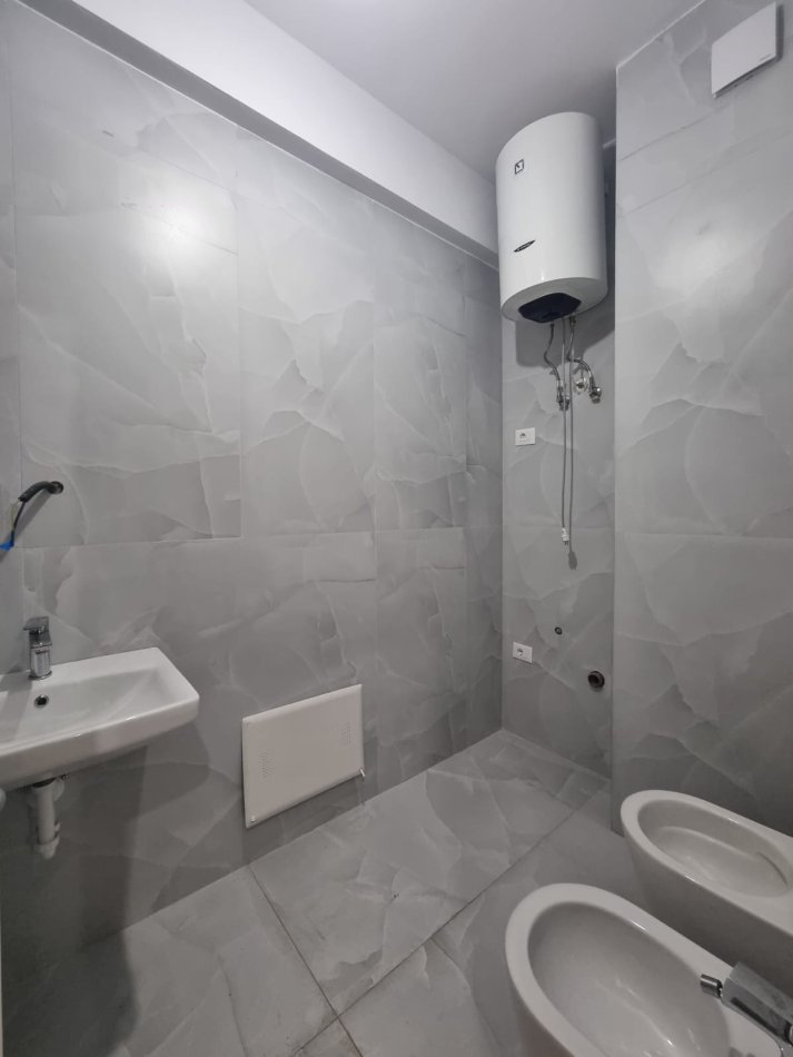 Tirane, jepet me qera apartament 1+1+Ballkon Kati 5, 54 m² 400 € (Pasho Hysa ,Ali Dem)