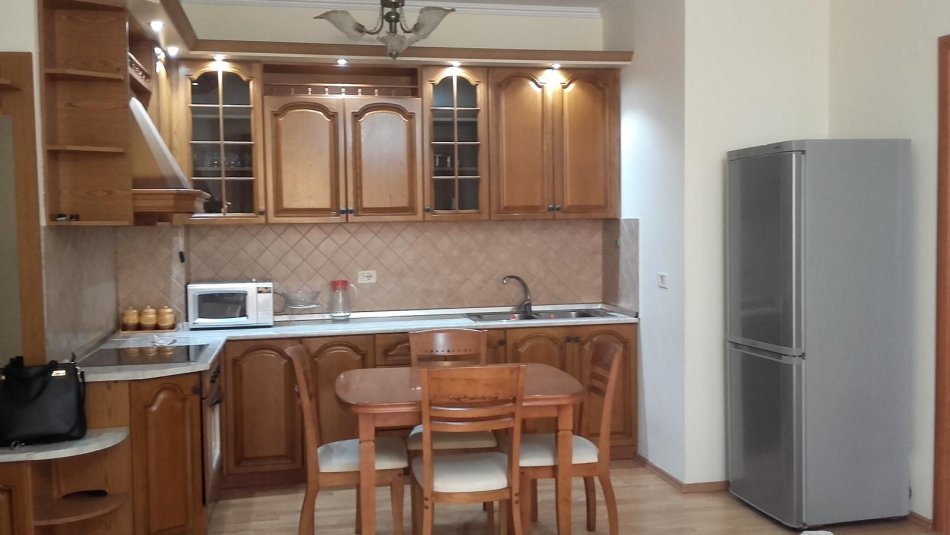 Tirane, jepet me qera apartament 2+1+Aneks+Ballkon Kati 8, 104 m² 650 € (rruga asim voksi , kompleksi panorama)