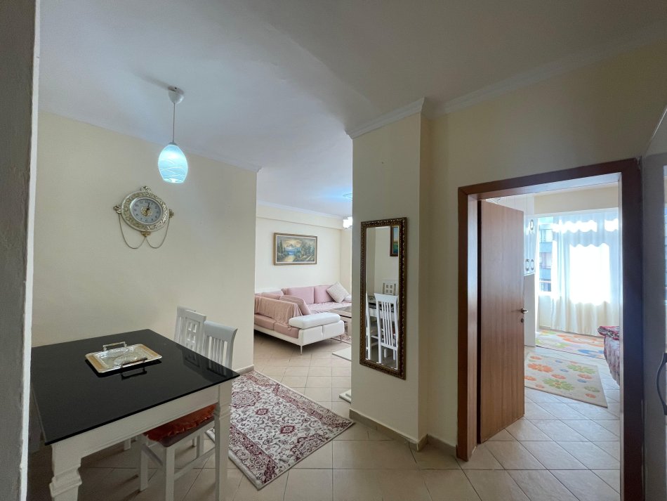 Durres, jepet me qera apartament 1+1+Aneks+Ballkon Kati 2, 68 m² 400 € (Taulantia)