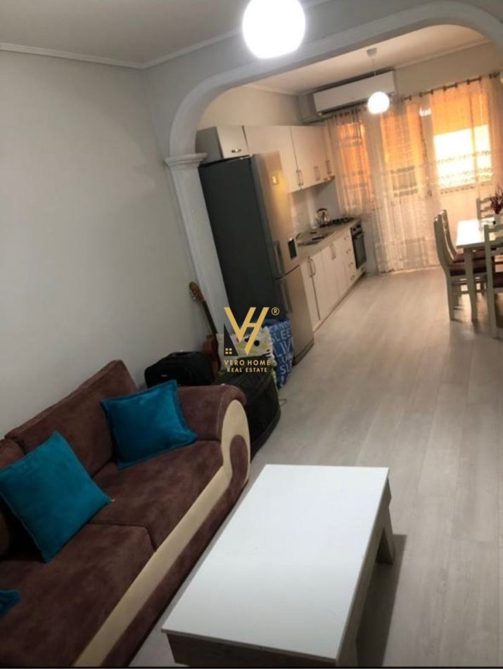 Tirane, jepet me qera apartament 1+1+Ballkon Kati 3, 60 m² 550 € (NISHARAKU)