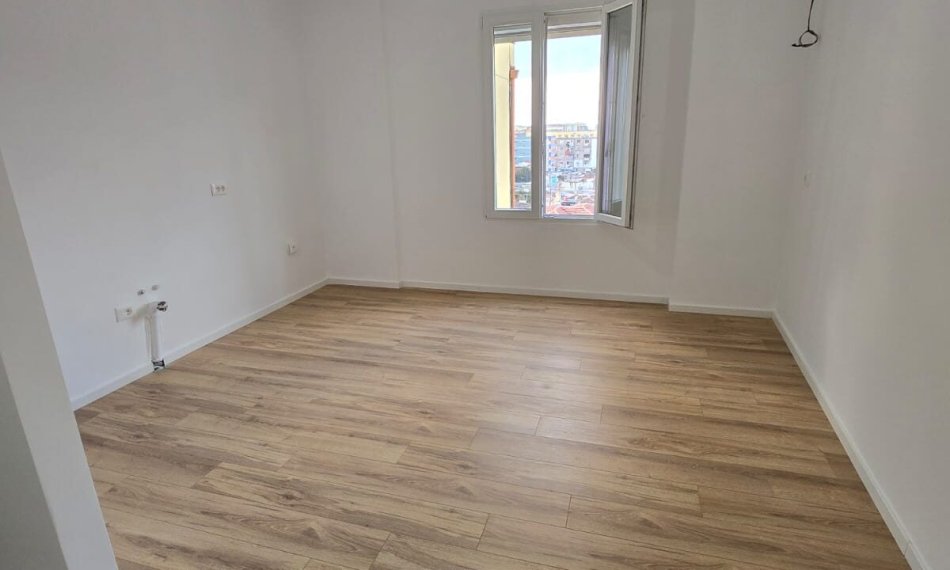 Tirane, shitet apartament 2+1+Aneks+Ballkon Kati 6, 75 m² 132.000 € (xhamllik)