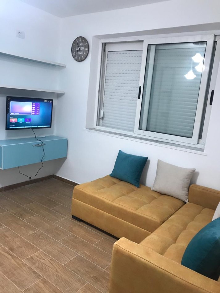 Tirane, shes garsonier 1+1 Kati 1, 1.200.000 € (Rruga Ferit Xhajko)