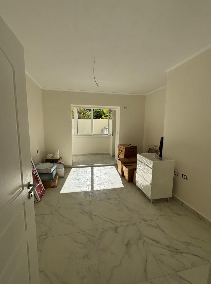 Tirane, jepet me qera apartament 1+1 Kati 0, 80 m² 600 € (Irfan Tomini)