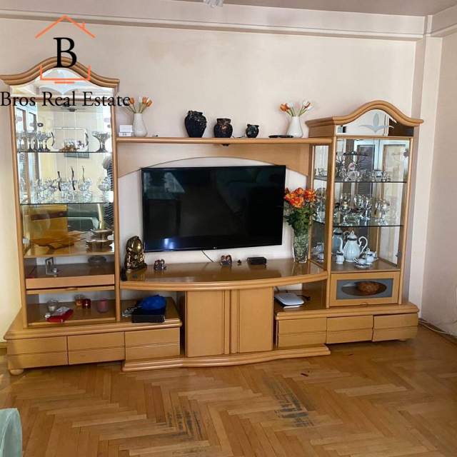Tirane, jepet me qera apartament 2+1 Kati 9, 130 m² 500 Euro (Bulevardi Zogu I)
