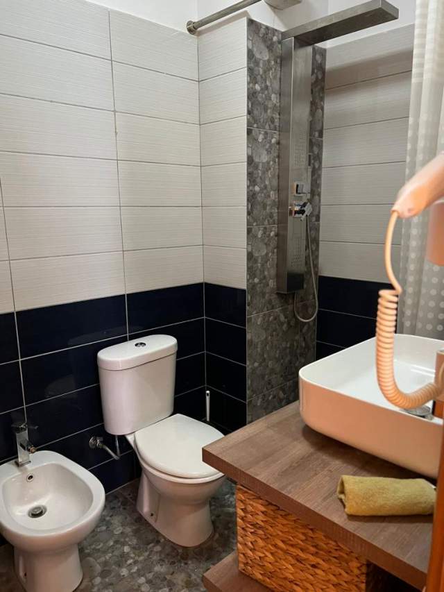 Tirane, jepet me qera apartament 1+1 Kati 5, 85 m² 380 Euro (Astir)