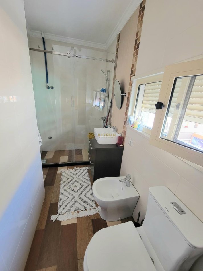 Tirane, shitet apartament duplex Dublex Kati 4, 130 m² 290.000 € (Kristal Center, Komuna e Parisit.)