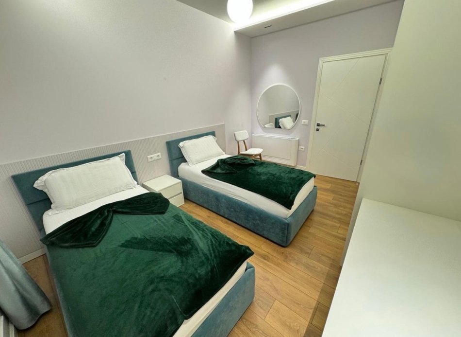 Tirane, jepet me qera apartament 2+1 Kati 2, 95 m² 1.200 € (rruga e dibres)