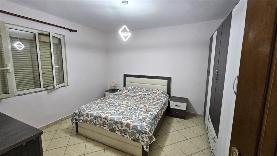 Tirane, jepet me qera apartament 2+1 Kati 4, 70 m² 550 € (rruga Ferit Xhajko prane Market Spar)