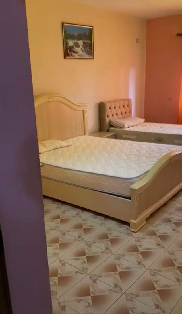 Tirane, jepet me qera apartament 1+1+A Kati 2, 100 m² 30.000 Leke (Rruga e Burgut)
