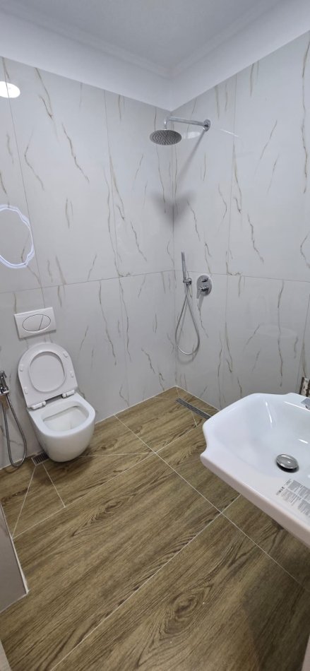 Tirane, shitet apartament 1+1 Kati 7, 53 m² 115.000 € (PERBALLE KOMPLEKSIT DELIJORGJ)