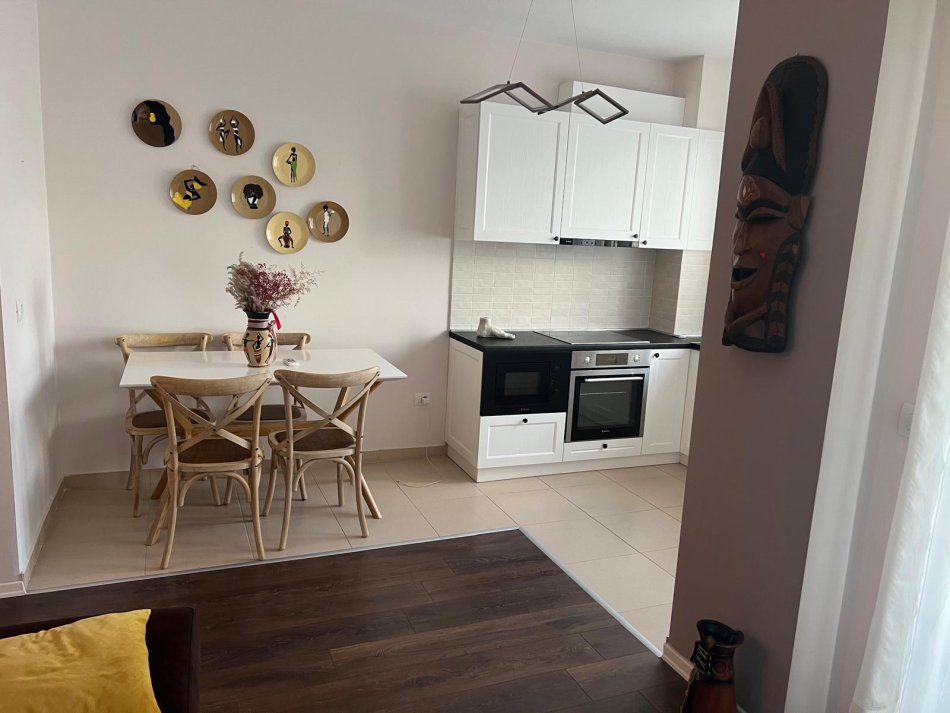 Tirane, jepet me qera apartament 2+1 Kati 5, 100 m² 700 € (Kopshti Zoologjik)