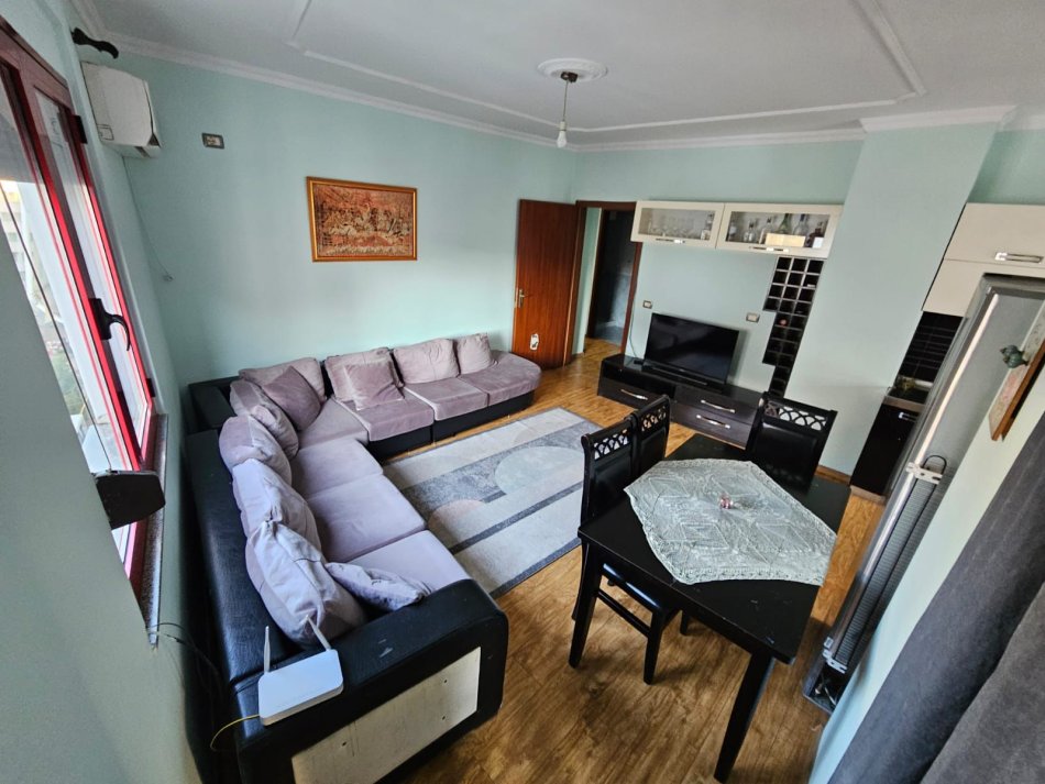Tirane, jepet me qera apartament 1+1 Kati 6, 70 m² 380 € (Yzberisht)