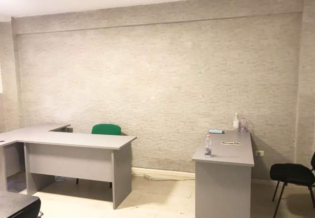Tirane, jepet me qera ambjent biznesi 150 m² 900 Euro