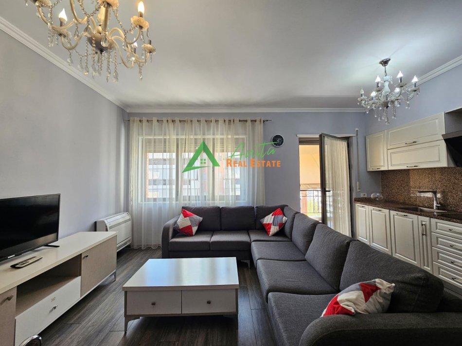 Tirane, jepet me qera apartament 3+1+Ballkon Kati 7, 130 m² 1.000 € (Rruga e Kavajes)