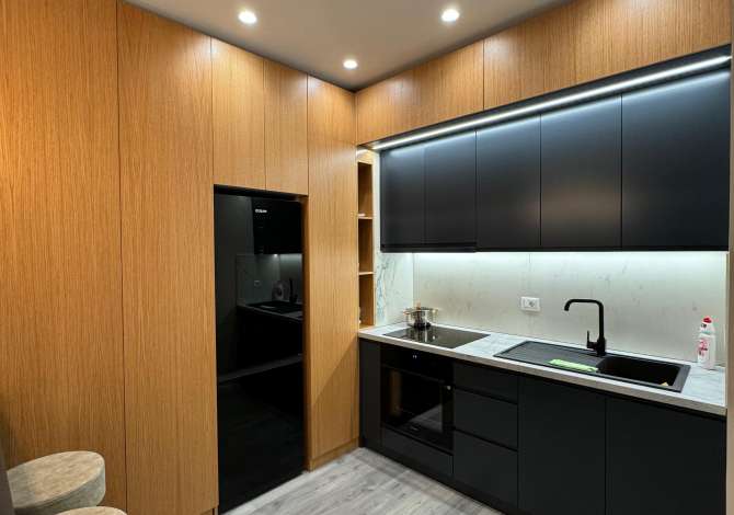 Tirane, jepet me qera apartament 1+1 Kati 4, 75 m² 900 € (Komuna Parisit)
