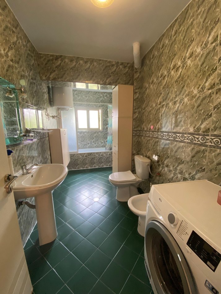 Tirane, jepet me qera 2+1+Ballkon Kati 3, 131 m² 600 € (Rruga Sulejman Delvina)