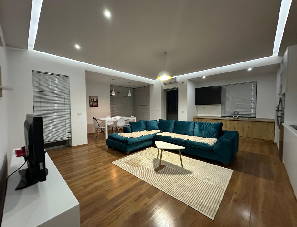 Tirane, jepet me qera apartament 2+1+Ballkon Kati 9, 110 m² 550 € (Unaza e RE)