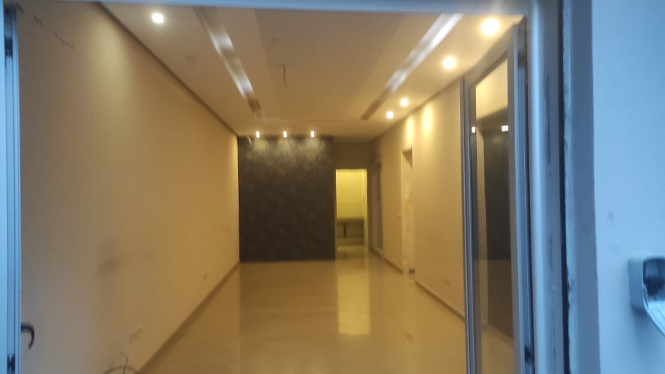 Durres, jepet me qera ambjent biznesi Kati 0, 91 m² 900 € (Prane Gjykates)