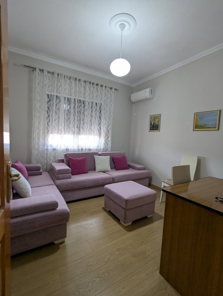 Tirane, jepet me qera apartament 2+1+Ballkon Kati 5, 97 m² 550 € (Don Bosko)
