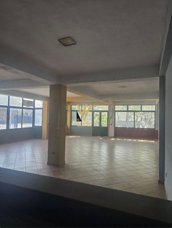 Shqiperi, jepet me qera ambjent biznesi Kati 1, 175 m² 1.000 € (MEZEZ)